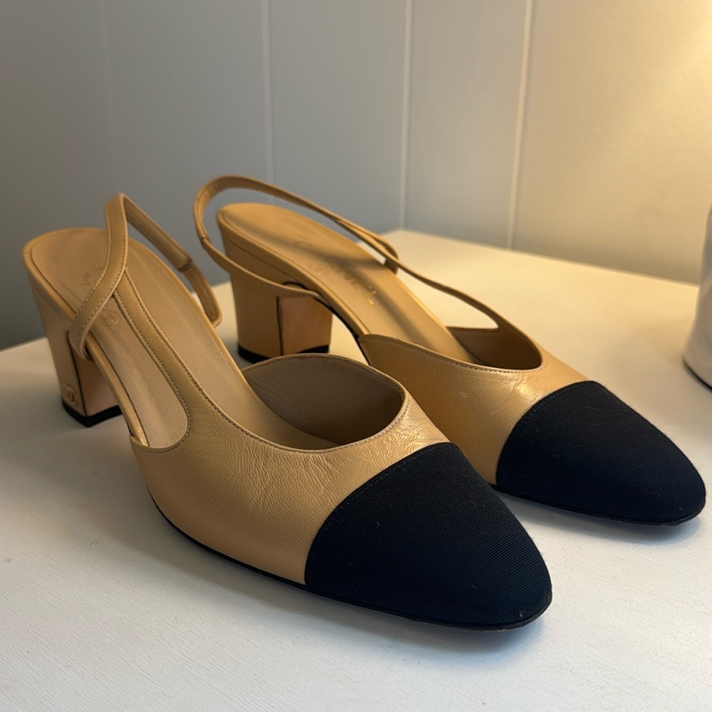 Chanel Tan and Black slingback pumps, 39.5